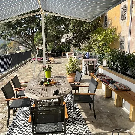 Grande Terrasse Sur La Lägenhet *